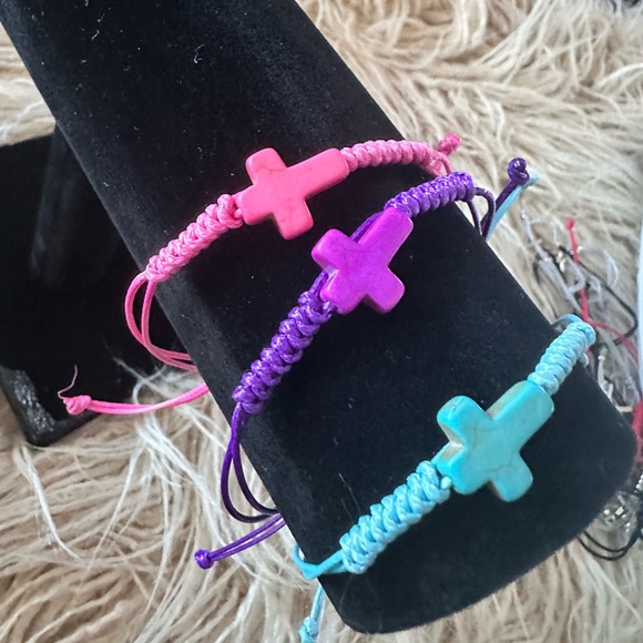 Set of 3 adjustable cross bracelets perfect stocking stuffers - Picture 4 of 8